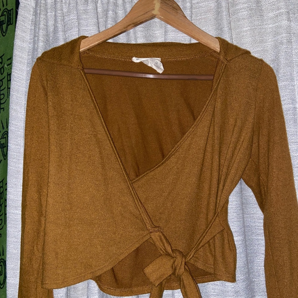Caution To the Wind Long sleeve wrap top M